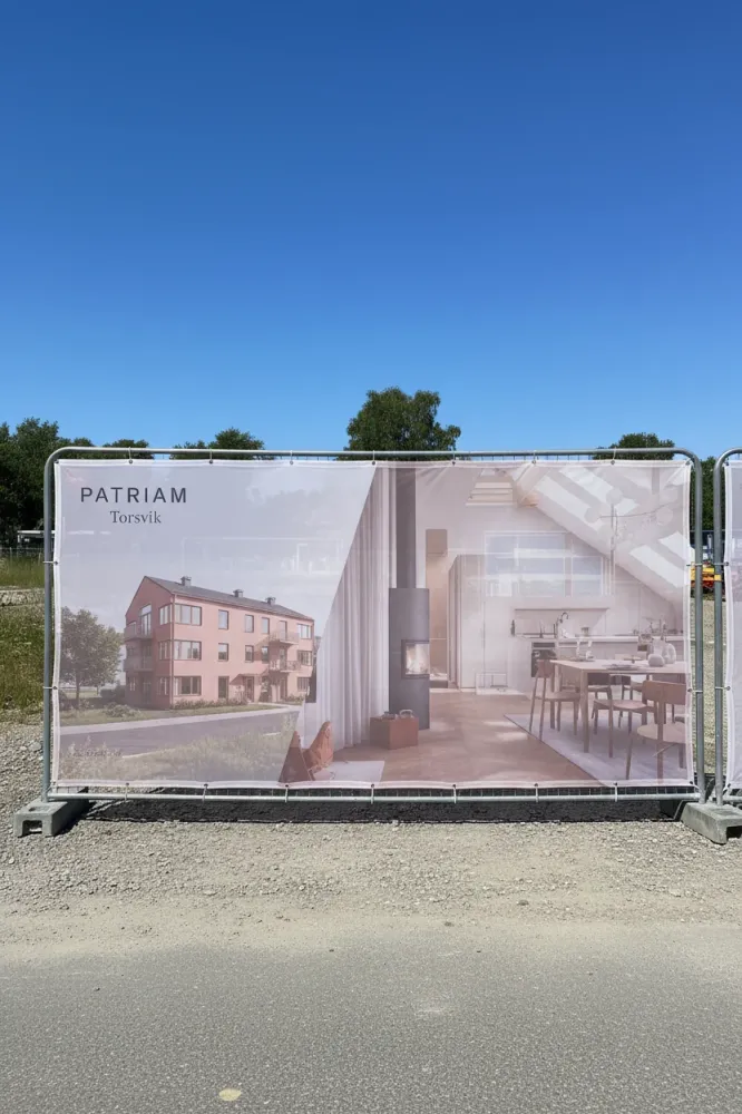 Banner na stavební plot – síťované PVC – 3.5 × 2.0 m – s vlastním potiskem