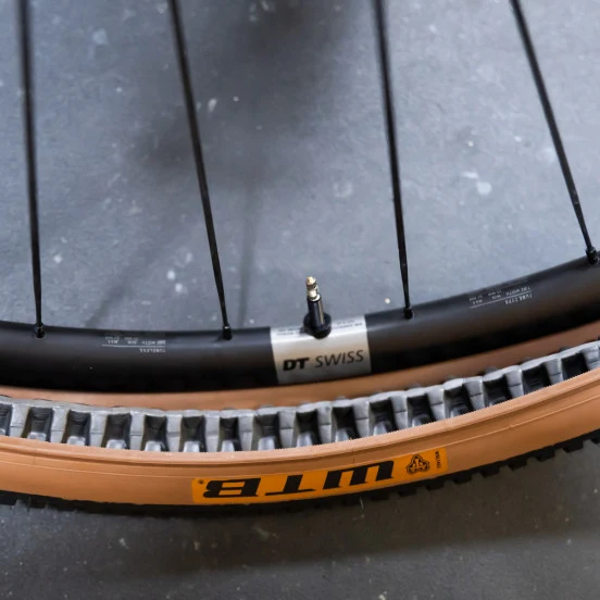 Bezdušová pěna proti skřípnutí TANNUS LITE 700x28-32c