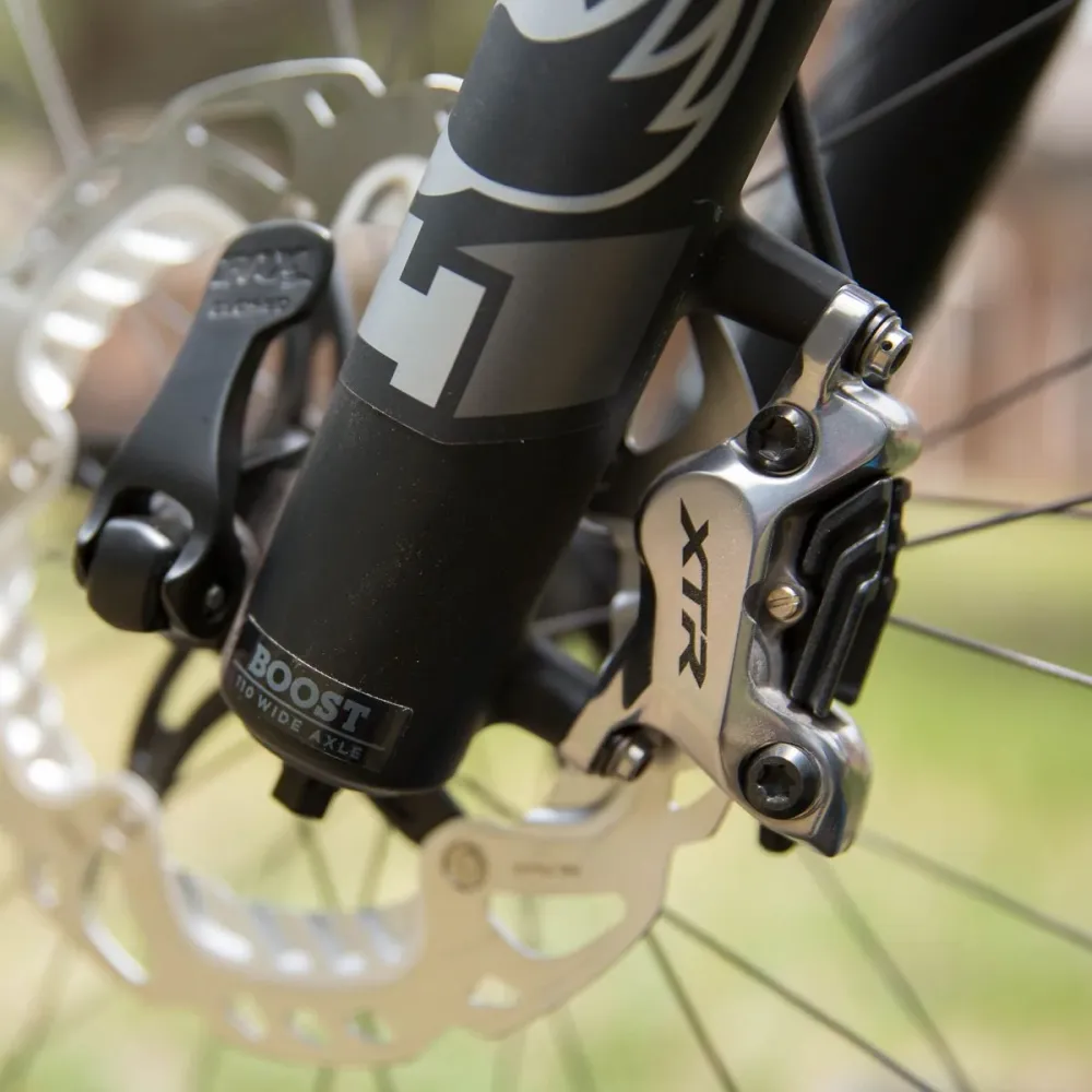 Pár brzdových destiček SHIMANO XTR M9120 4 Piston J-KIT Ventilované kovové brzdové destičky