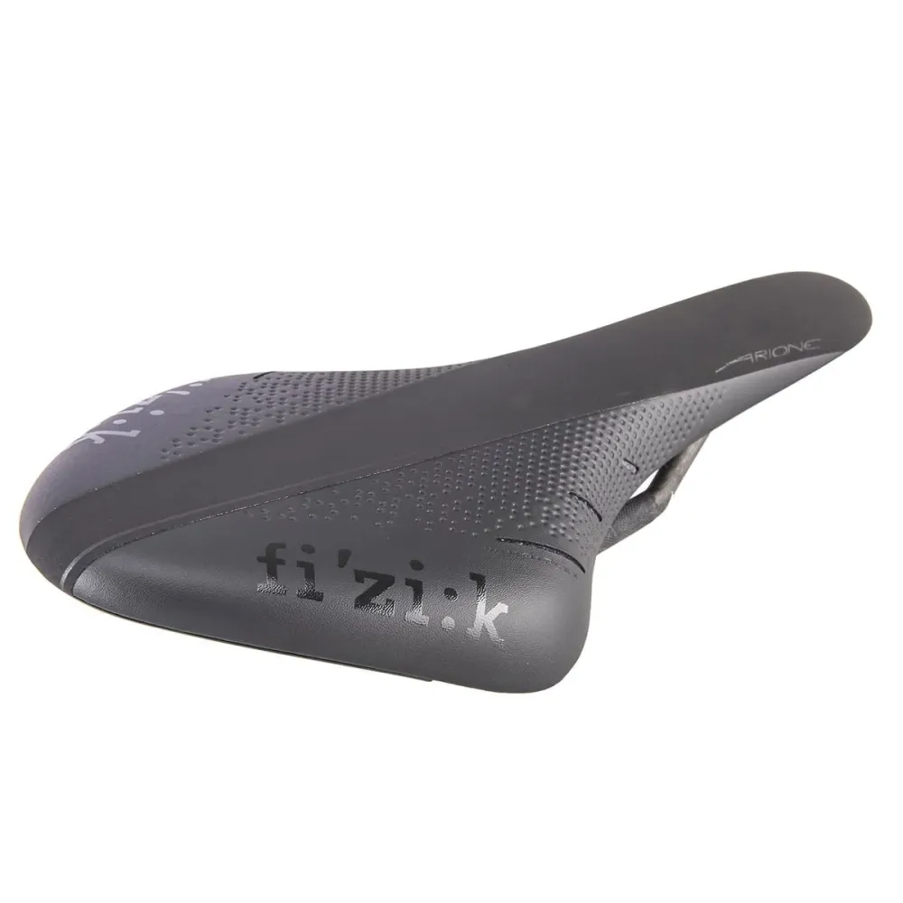 FIZIK ARIONE R1 LARGE Rails Carbon Braided Sedlo černé