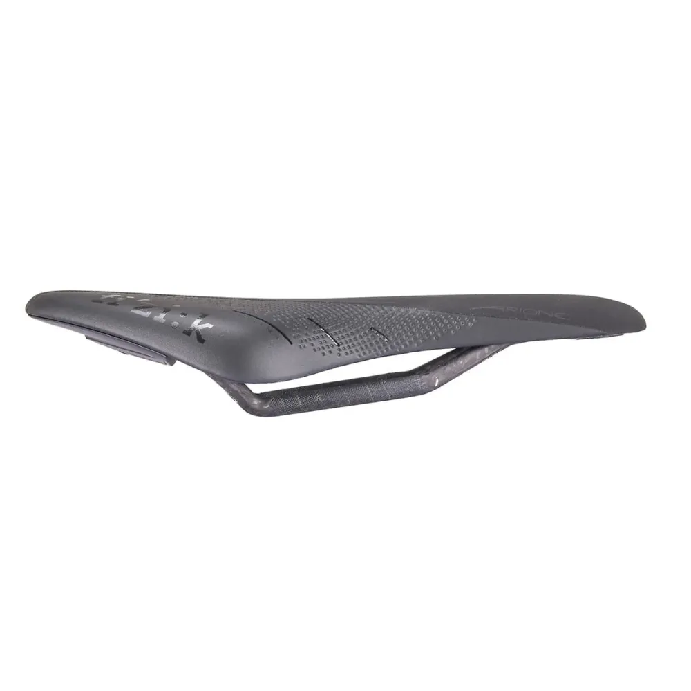 FIZIK ARIONE R1 LARGE Rails Carbon Braided Sedlo černé