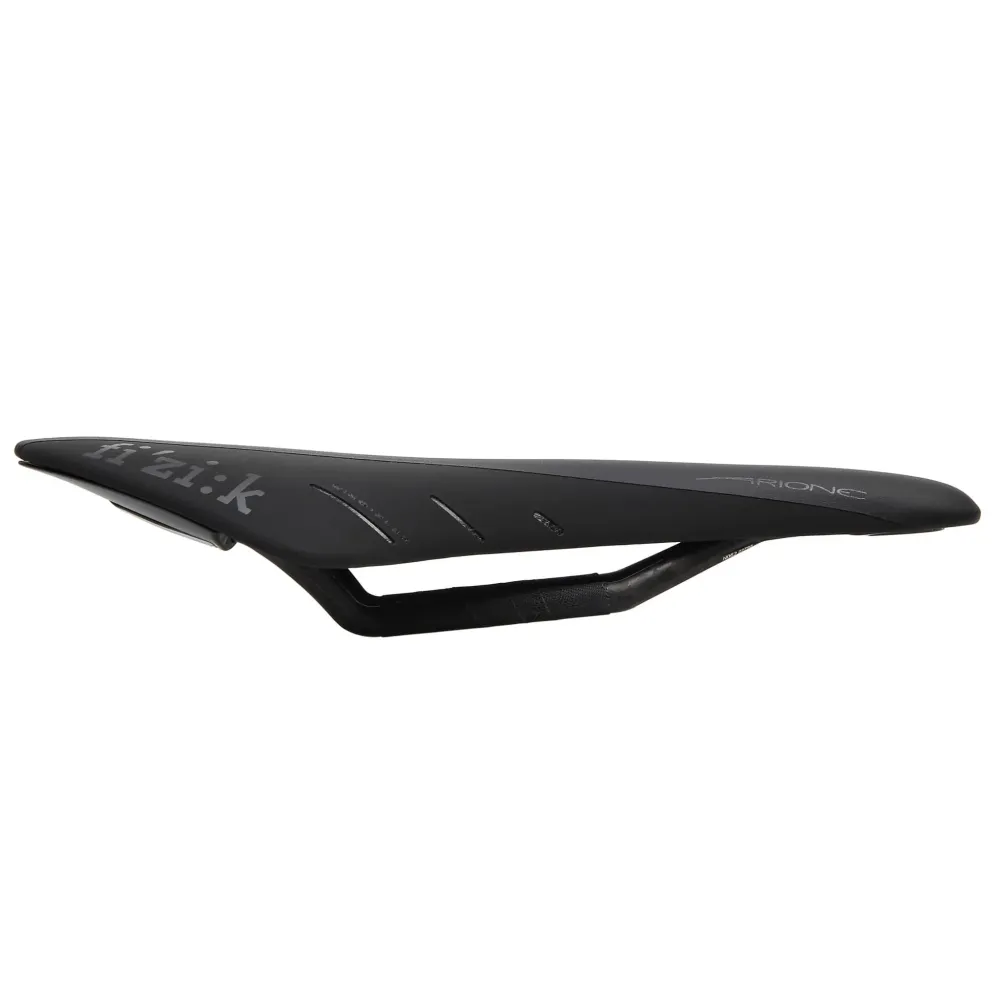 FIZIK ARIONE R1 REGULAR Sedlo Karbonové lišty