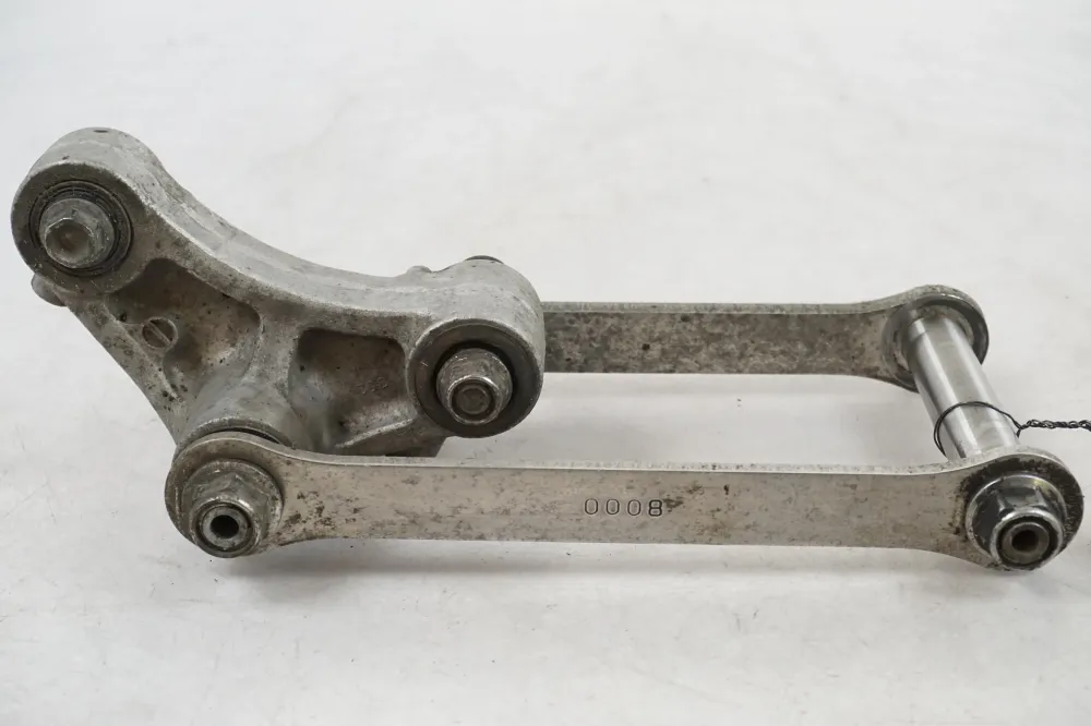 Spojovací mechanismus tlumiče Kawasaki