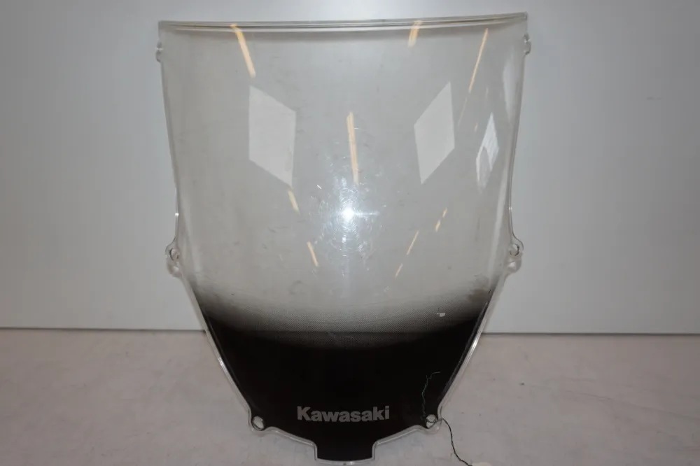 Větrné sklo Kawasaki