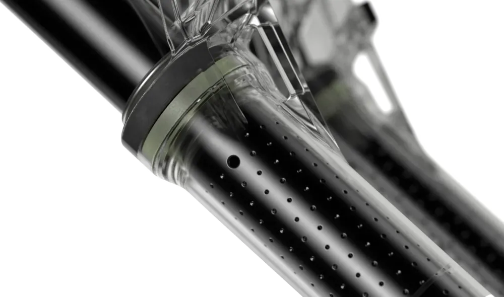 ROCKSHOX ZEB ULTIMATE CHARGER 3.2 RC2 FLIGHT ATTENDANT 29" vidlice s osou 15x110mm Boost červená
