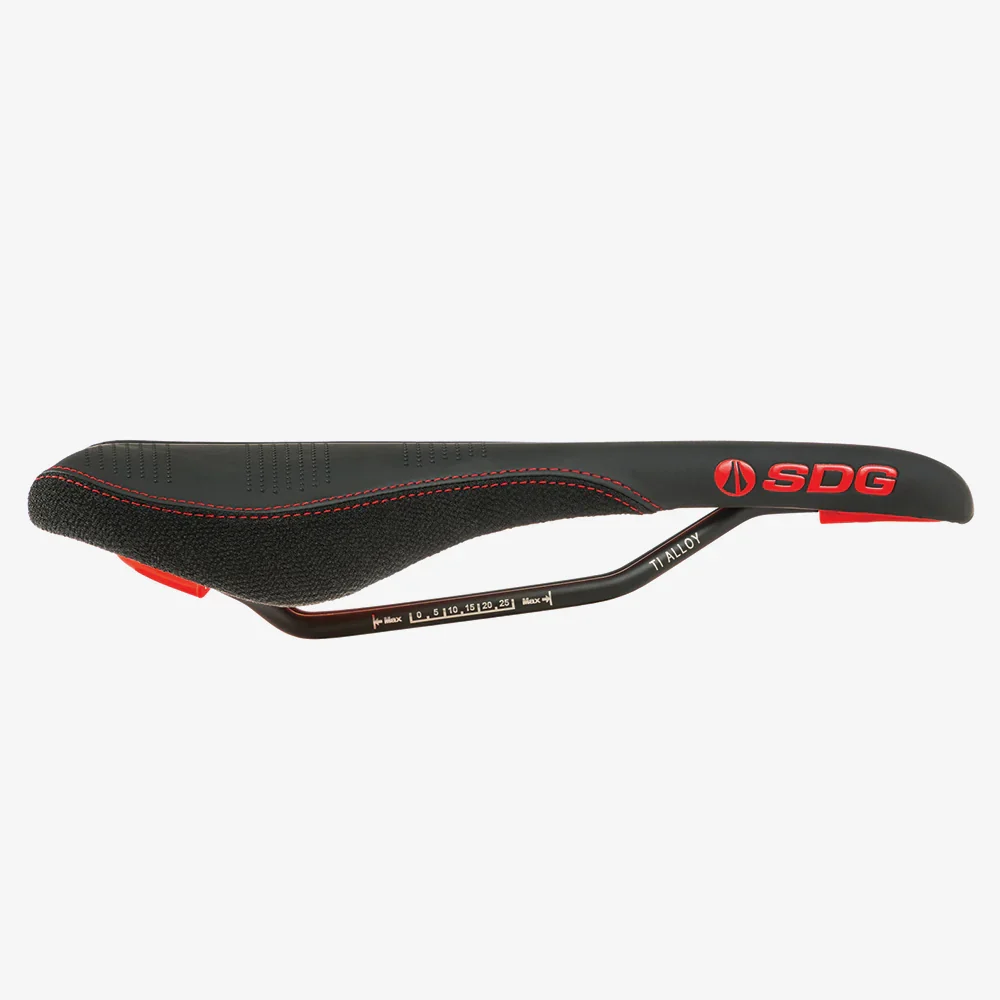 SDG RADAR MTN Rails Titanium-Alu sedlo černá/červená