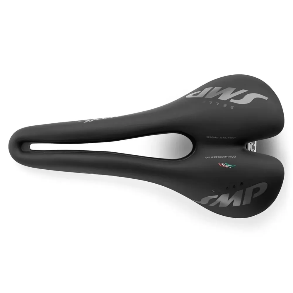 Sedlo SMP WELL šířka 144 mm ocelové kolejnice černé