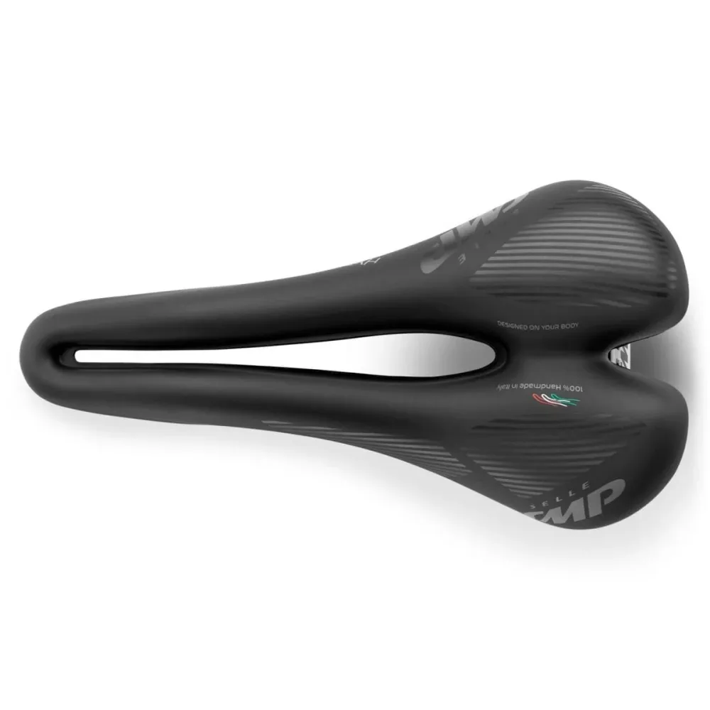SMP HYBRIDE Sedlo 140mm široké Ocelové kolejnice Černé