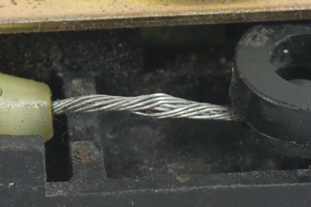 Mechanismus zámku sedla Suzuki