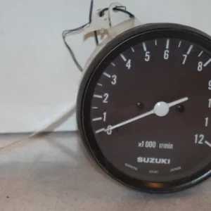 Otáčkoměr Suzuki