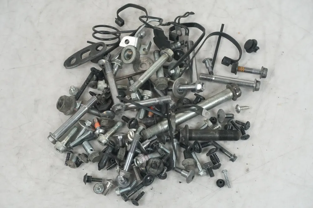 Šrouby / matice atd. Suzuki