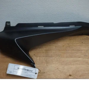 vnitřní strana horní kapoty Suzuki