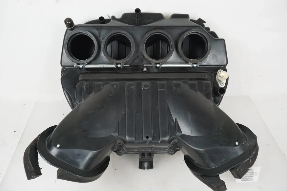 Vzduchový filtr (airbox) Suzuki