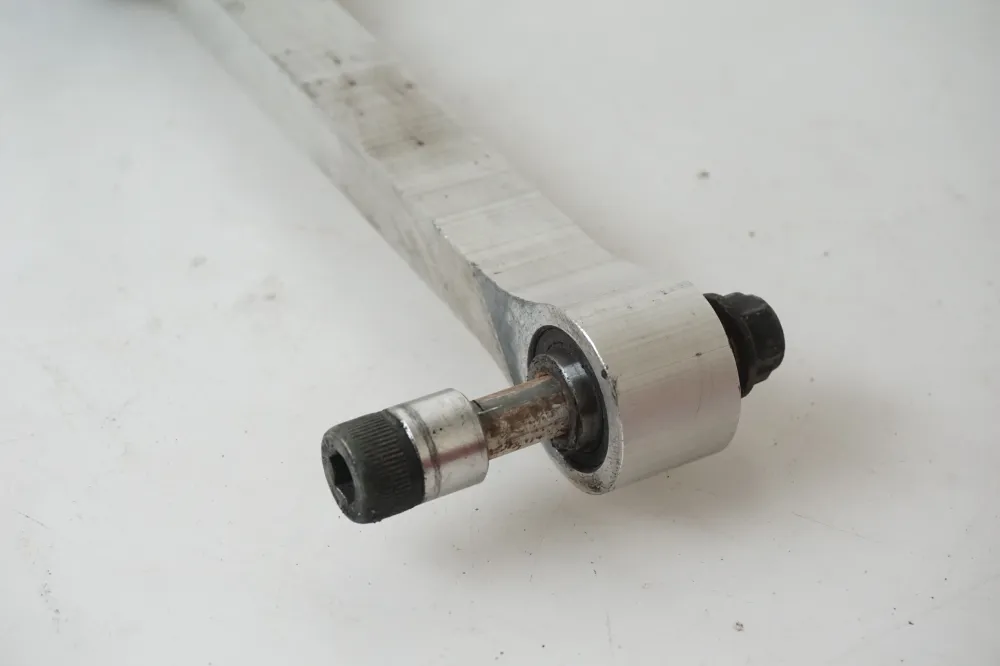 mechanismus spojení zadního tlumiče Yamaha