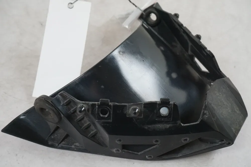 trojúhelníková konzola Yamaha