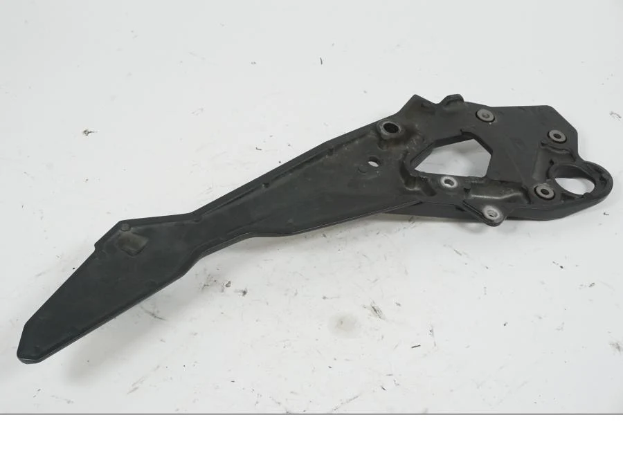 uchycení stupačky Yamaha