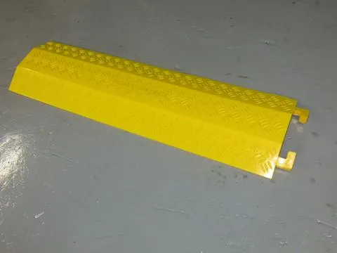 Ochranná kabelová rampa (275 × 40 × 1000 mm)