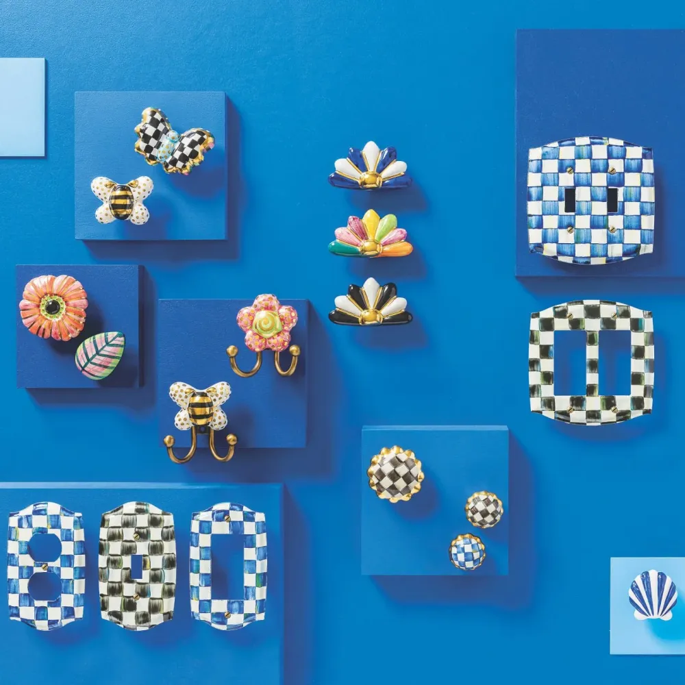 Keramická úchytka Royal Check Petit Four od MacKenzie-Childs