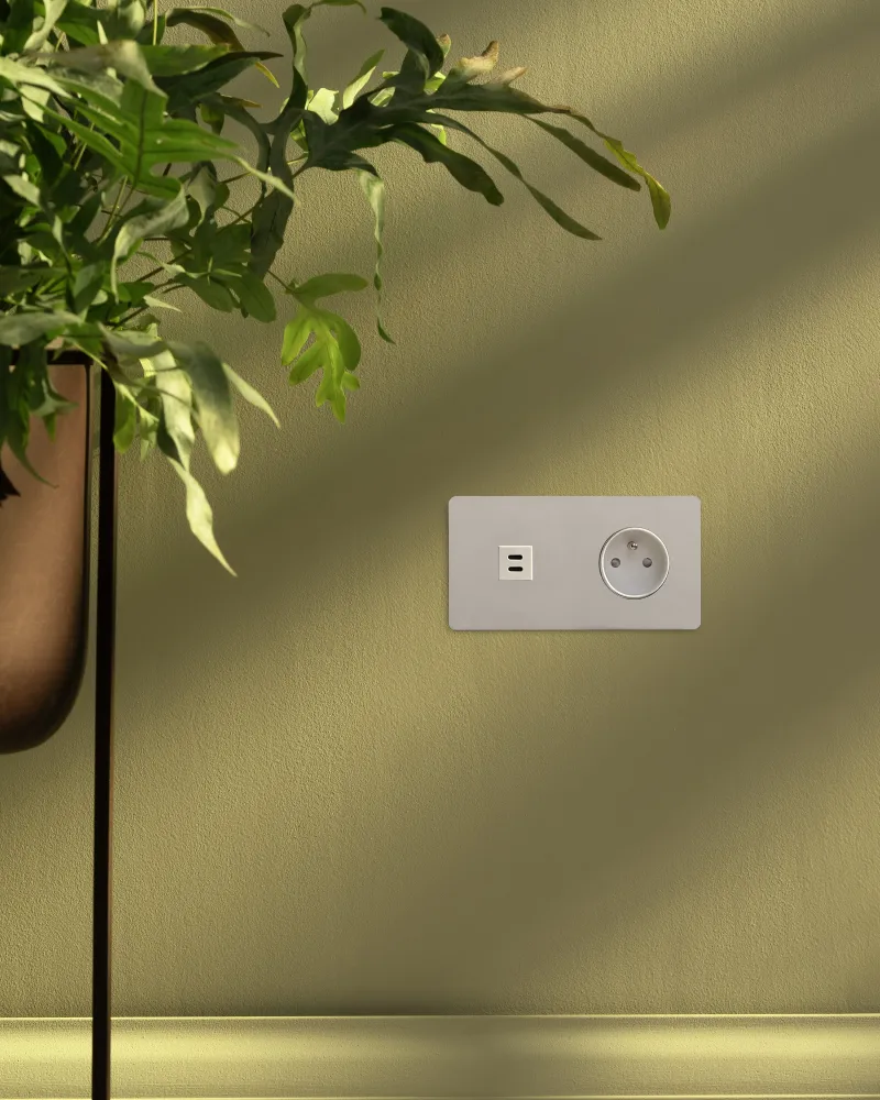 Kew Dvojitá zásuvka USB-C 30 W francouzský/belgický typ E - Leštěný nikl | Bílý Regular