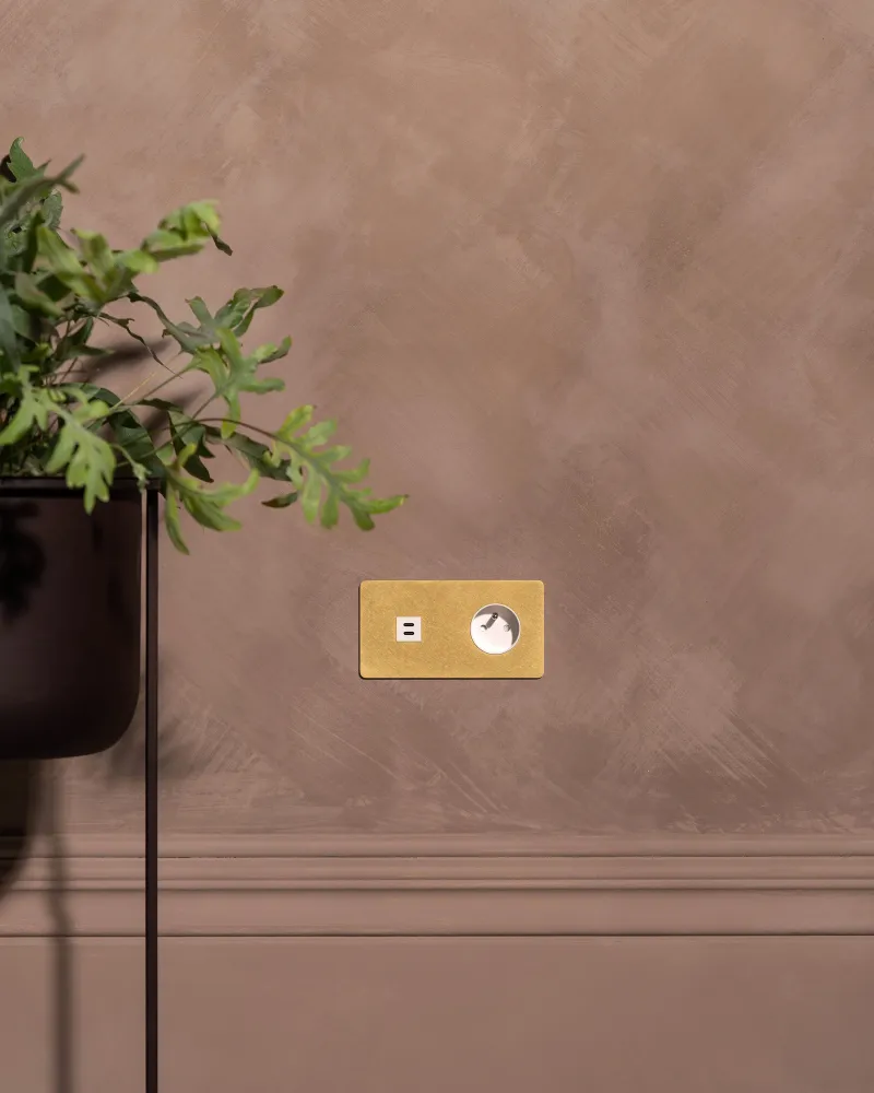Kew Dvojitá zásuvka USB-C 30 W francouzský/belgický typ E - Starožitná mosaz | Bílá Regular