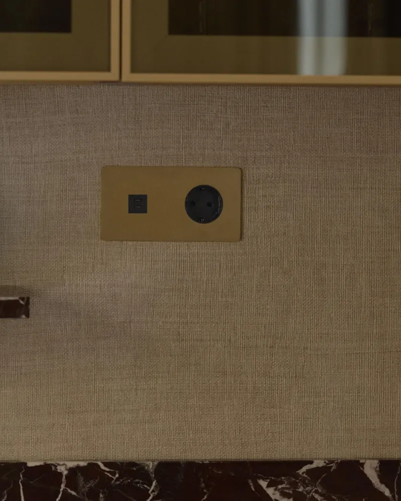 Kew Dvojitá zásuvka USB-C 30 W Schuko typu F - Starožitná mosaz | Černá Regular