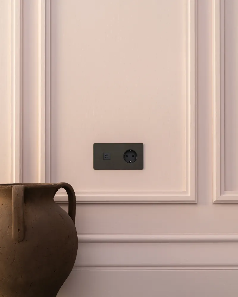 Kew Dvojitá zásuvka USB-C 30 W Schuko typu F - Bronz | Černý Regular