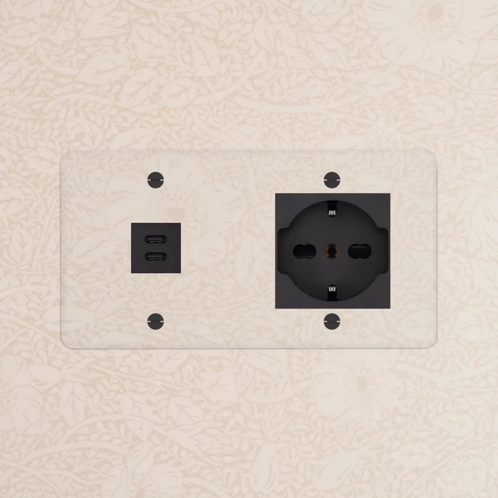 Kew Dvojitá zásuvka USB-C 30 W Schuko/Bipasso - Průhledné | Černá Regular