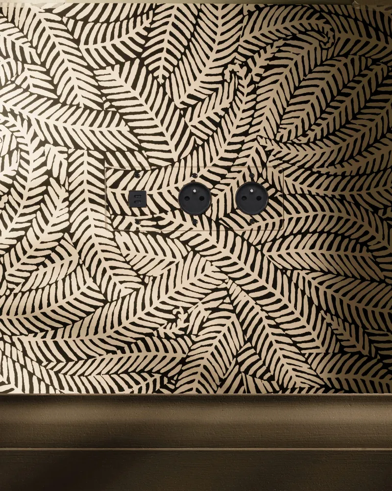 Kew Trojitá zásuvka USB-C 30 W 2x zásuvka francouzského/belgického typu E - Průhledné | Černá Regular