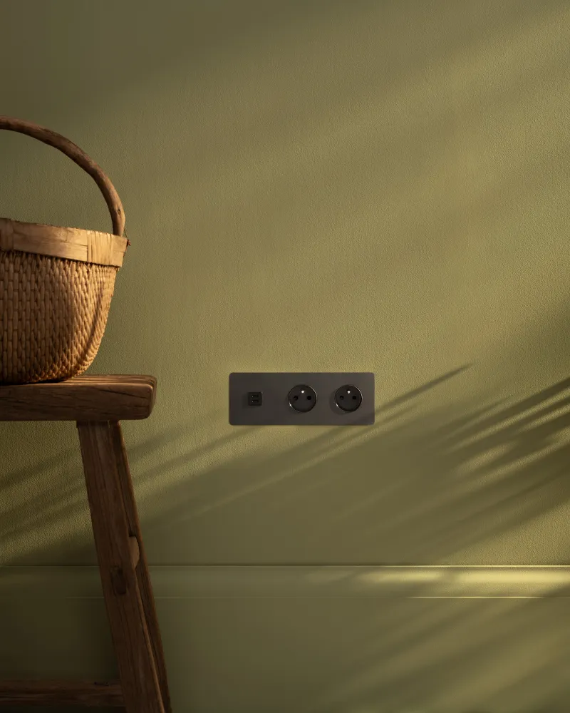 Kew Trojitá zásuvka USB-C 30 W 2x zásuvka francouzského/belgického typu E - Bronz | Černý Regular