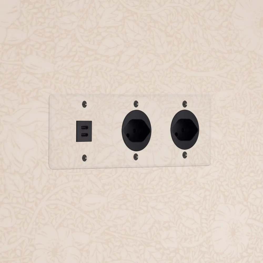 Kew Trojitá zásuvka USB-C 30 W 2 zásuvky typu J (švýcarské) - Průhledné | Černá Regular