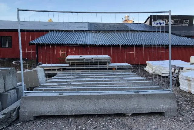 Staketbalk – základna pro stavební oplocení