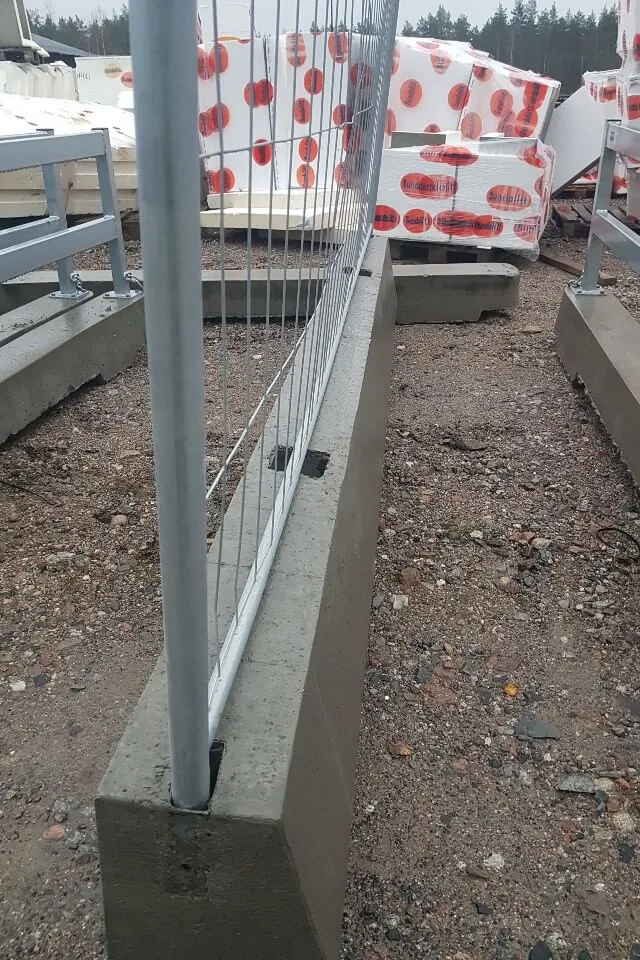 Staketbalk – základna pro stavební oplocení