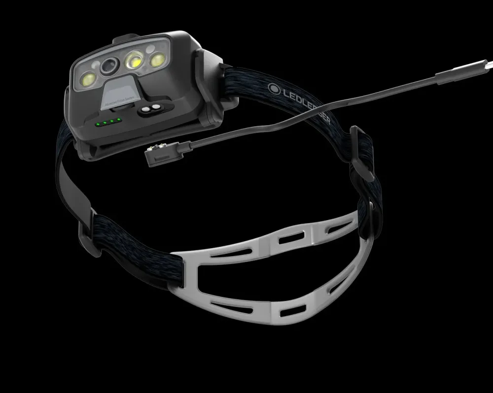 Svítilna Ledlenser HF8R Core Black