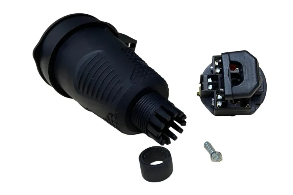 Černá hermetický gumová zásuvka IP54 s klapkou 16A 250V Francouzský typ (Kolík) RDP-E Bylion