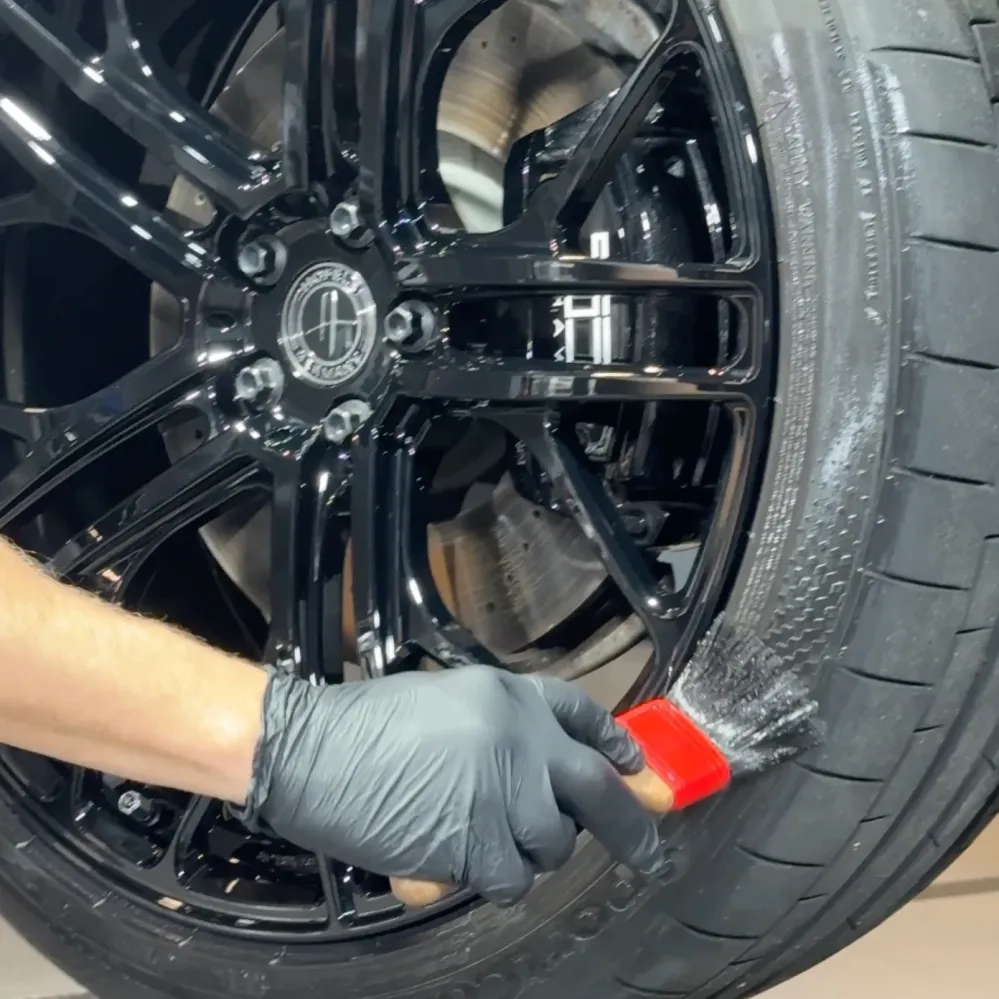 Pneu Brush kartáč pro aplikaci péče o pneumatiky